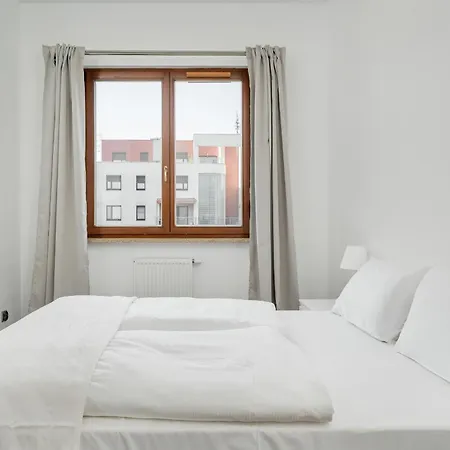 Przytulny Z Parkingiem Partynice We Wroclawiu By Renters Apartmán