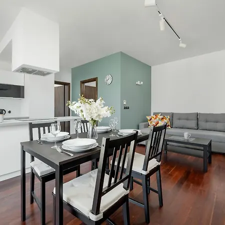 Przytulny Z Parkingiem Partynice We Wroclawiu By Renters Apartment *